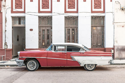 36 x 24 Red White Cuban Car (IBG)