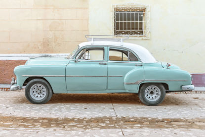 36 x 24 Cuban Car, Green and White II (IBG)