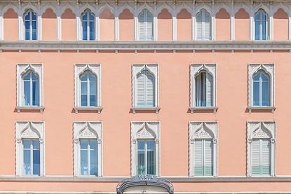 60 x 40 Pink building, Como, Italy (MT)