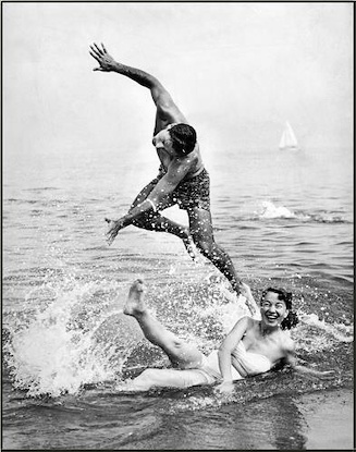 40 x 51 Couple Frolics In The Surf (FC)