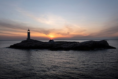 60 x 40 New England Lighthouse (MT)